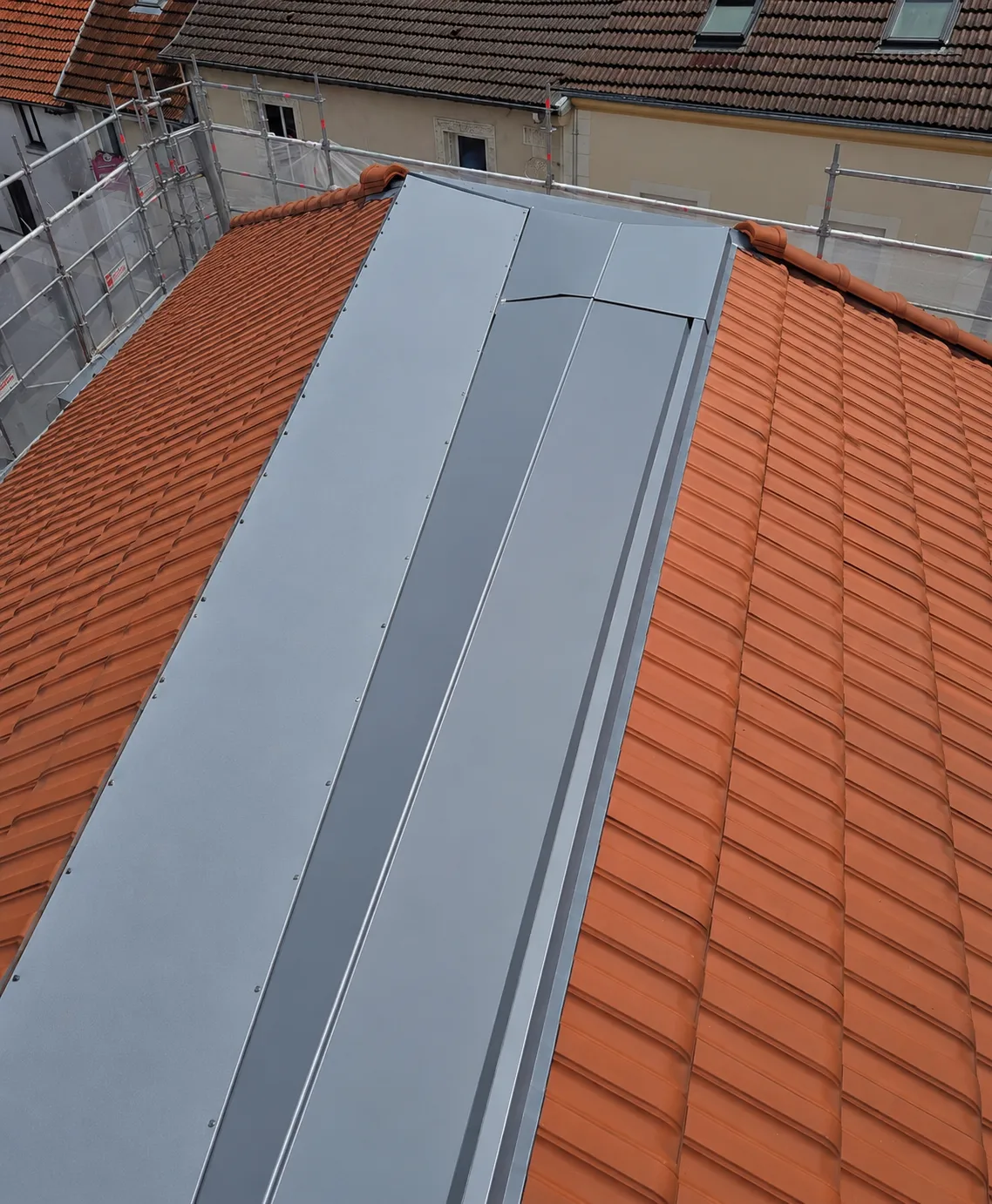 Faîtage métallique après travaux