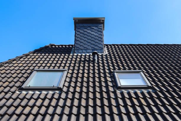 Bâtiment moderne illustrant une couverture métallique en bac acier