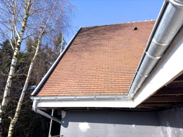 Fenêtre de toit apportant de la lumière naturelle dans les combles